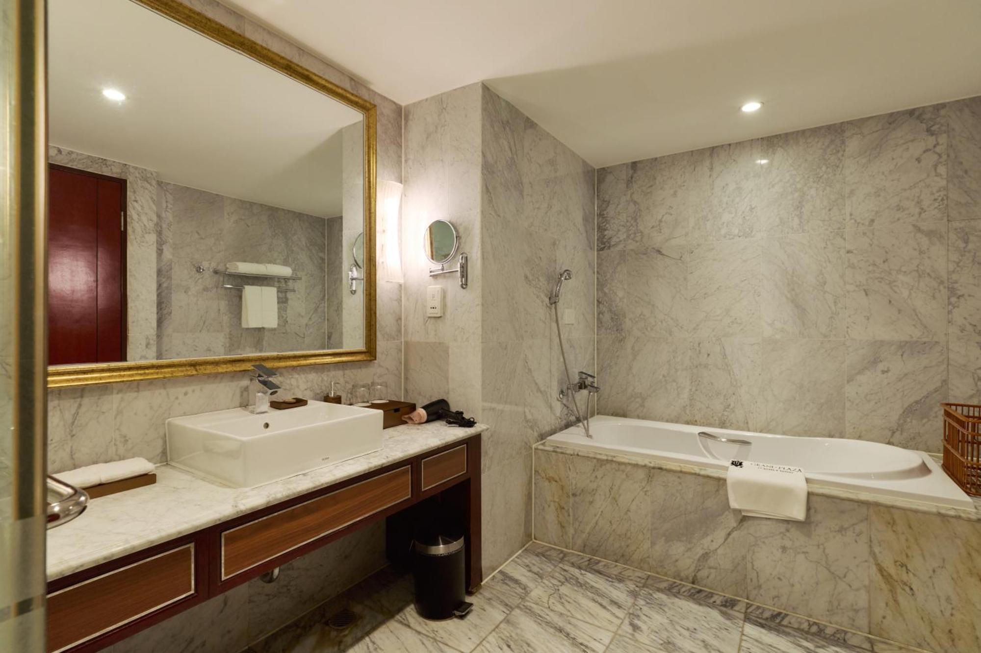 Deluxe Double or Twin Room,1742704314:JPEG